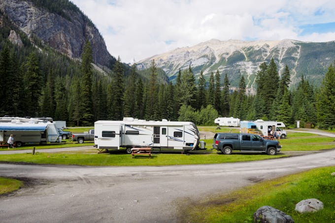 Voyager en famille : Pourquoi louer un van aménagé ?