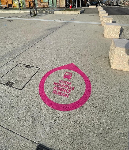 Peinture naturelle au sol une publicité propre et éphémère