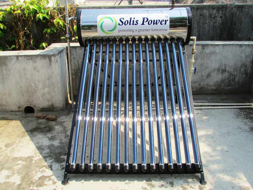 Chauffage solaire à tubes plats sur toit plat, réservoir métallique Chauffage solaire à tubes plats sur toit plat, réservoir métallique